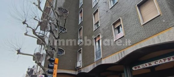 2 bedrooms Apartment in Bologna, Italy No. 22930 3