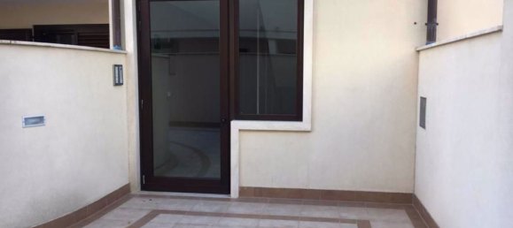 4-salle Appartement à Brindisi, Italy No. 259735 5