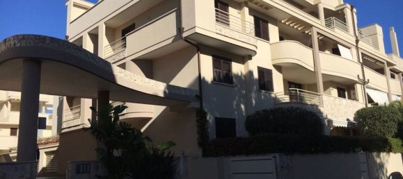 4-salle Appartement à Brindisi, Italy No. 259735 3