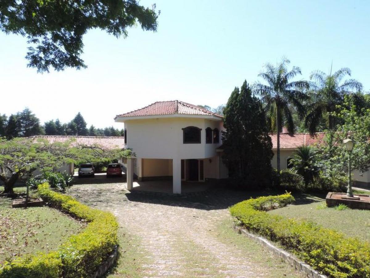 Casa de 4 dormitorios en Sao Paulo, Brazil No. 587632