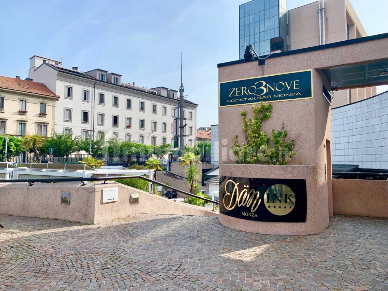 Gewerbliche Immobilie in Monza, Italy 1924m², Nr. 311139