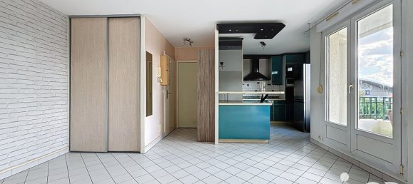 3 Schlafzimmer Doppelhaus in Charge, France, Nr. 326911 4