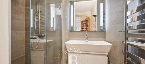 4 bedrooms Apartment in Paris, France No. 140121 14