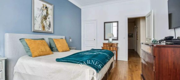4 bedrooms Apartment in Paris, France No. 140121 9