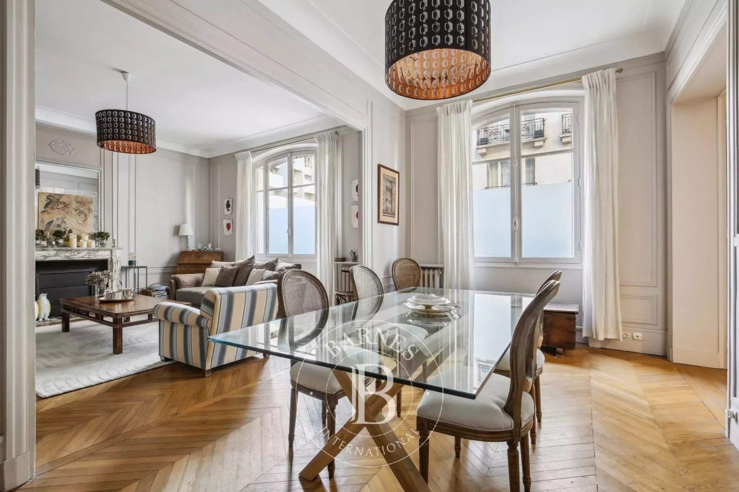 4 bedrooms Apartment in Paris, France No. 140121