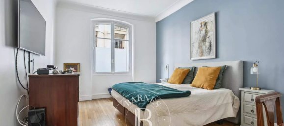 4 bedrooms Apartment in Paris, France No. 140121 8