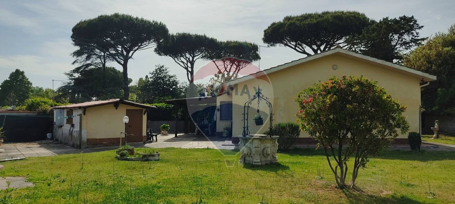 Вилла с 6 комнатами в Террачина, Италия № 229492