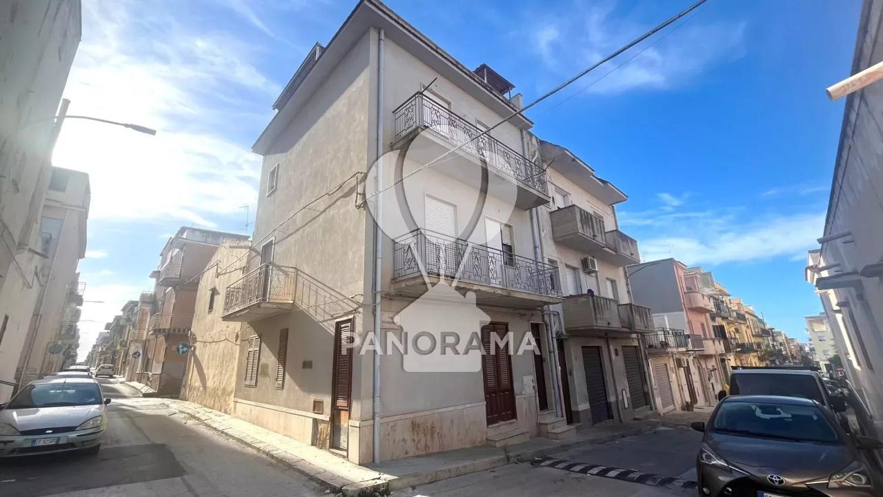 4-salle Appartement à Balestrate, Italy No. 156771