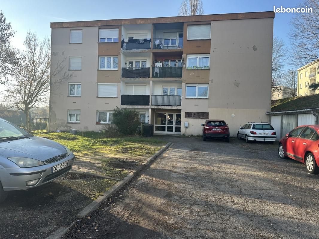 Apartamento de 2 dormitorios en Forbach, France No. 39980