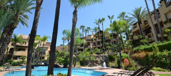 3 bedrooms Penthouse in Estepona, Spain No. 35379 2