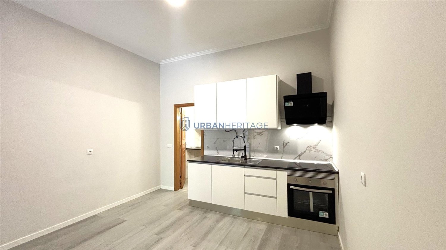 79m² Commercial property in Sintra, Portugal No. 289977