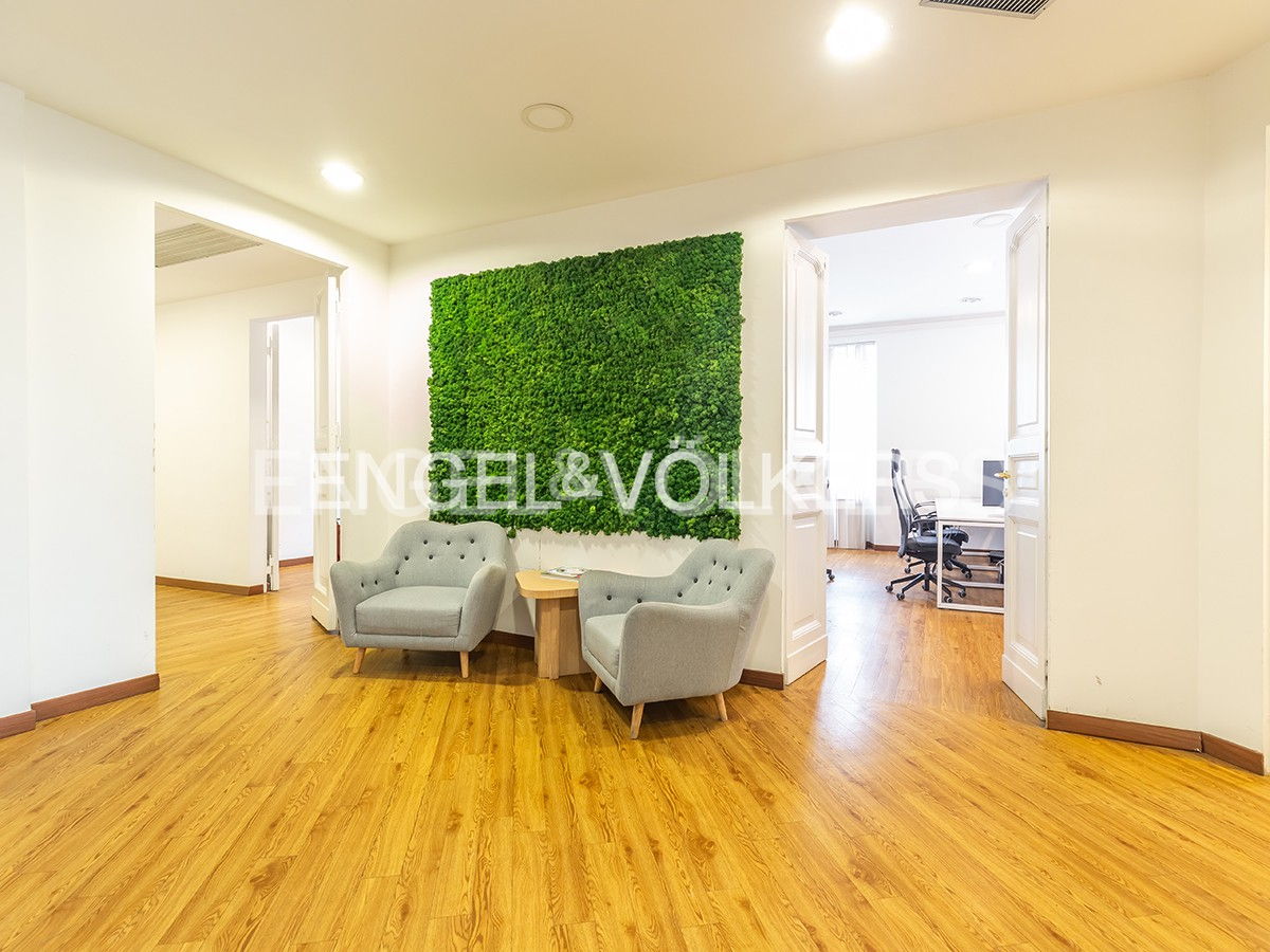 7 bedrooms Apartment in Rome, Italy No. 58717