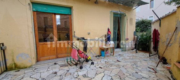 2 bedrooms Apartment in San Giovanni Valdarno, Italy No. 165661 2