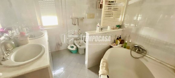 2 bedrooms Apartment in Pescara, Italy No. 339719 20