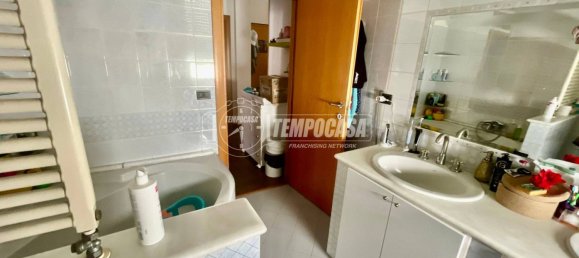 2 bedrooms Apartment in Pescara, Italy No. 339719 21