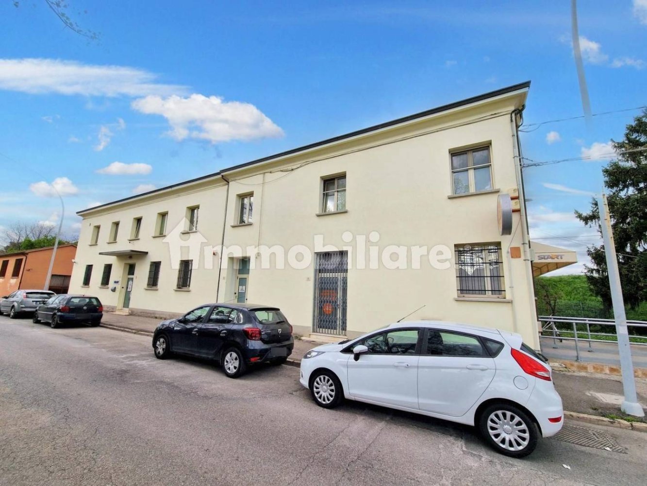 534m² Office in Forlì, Italy No. 317466