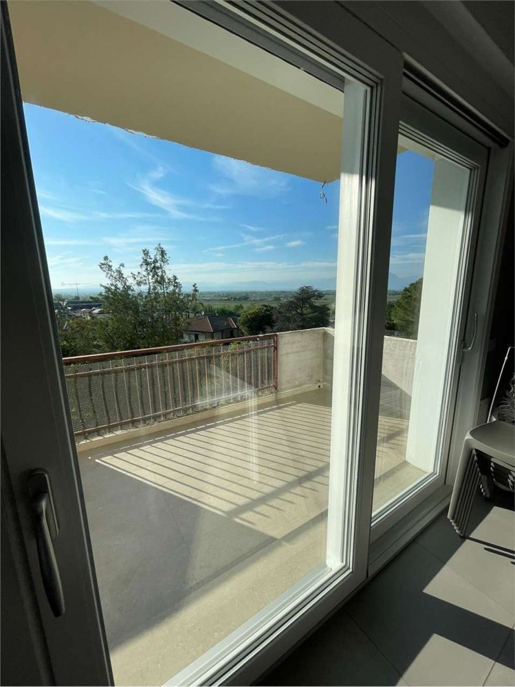 3غرفة شقة في Peschiera del Garda, Italy رقم 192831