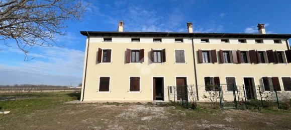4 bedrooms House in San Felice sul Panaro, Italy No. 341248 2