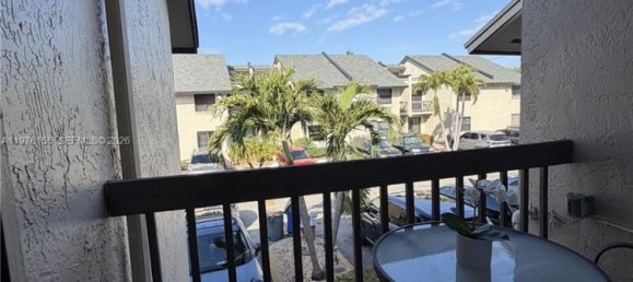 4 dormitorios dúplex en venta en Miami, Miami-Dade, Florida, USA № 615290 2