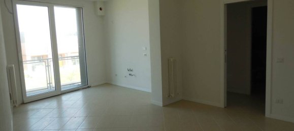 1 bedroom Apartment in Ravenna, Italy No. 149170 2