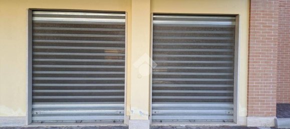 Коммерческая недвижимость с 1 комнатой в Фрозиноне, Италия № 78872 9