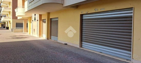 Коммерческая недвижимость с 1 комнатой в Фрозиноне, Италия № 78872 10