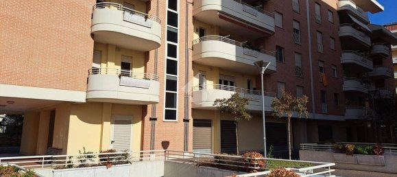 Коммерческая недвижимость с 1 комнатой в Фрозиноне, Италия № 78872 3