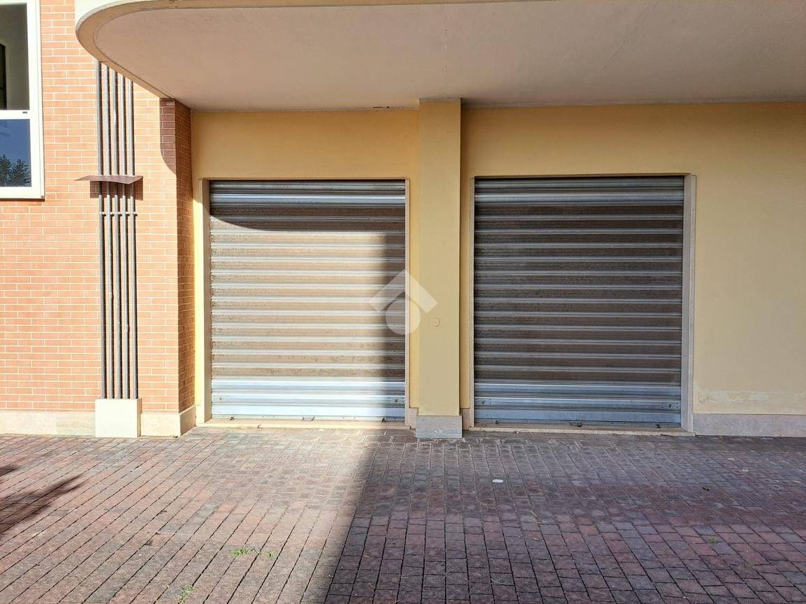 Коммерческая недвижимость с 1 комнатой в Фрозиноне, Италия № 78872