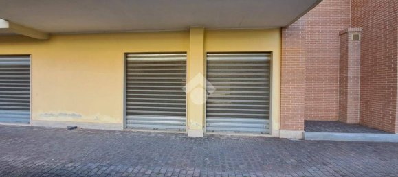 Коммерческая недвижимость с 1 комнатой в Фрозиноне, Италия № 78872 6