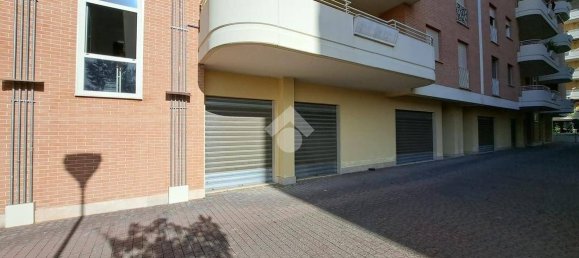 Коммерческая недвижимость с 1 комнатой в Фрозиноне, Италия № 78872 2