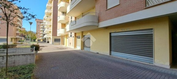 Коммерческая недвижимость с 1 комнатой в Фрозиноне, Италия № 78872 11