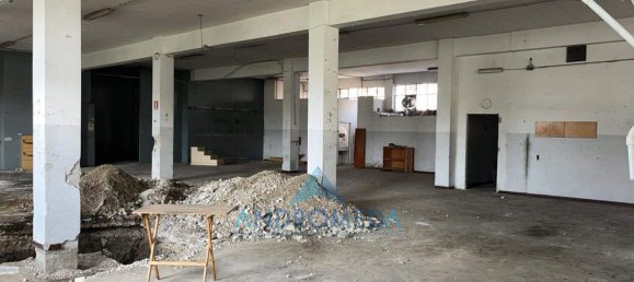 800m² Warehouse in Arzano, Italy No. 173436 14
