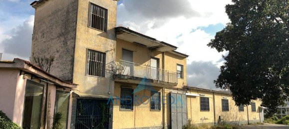 800m² Warehouse in Arzano, Italy No. 173436 2