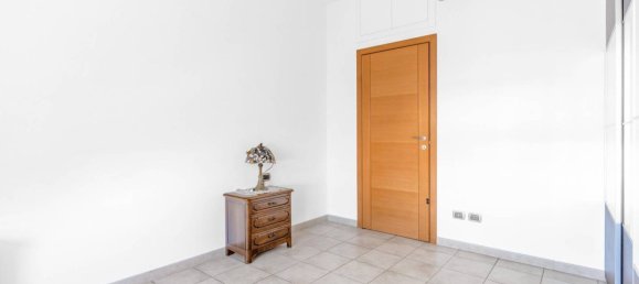 Apartamento de 2 dormitorios en Milan, Italy No. 290803 2