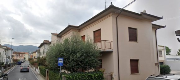 Apartamento de 7 habitaciónes en Quarrata, Italy No. 197693 2