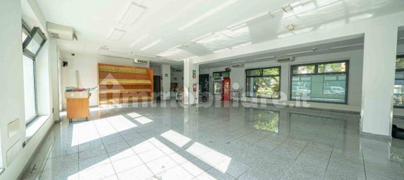 4-Zimmer Gewerbliche Immobilie in Sondrio, Italy, Nr. 337507 13