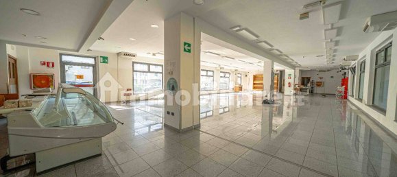 4-Zimmer Gewerbliche Immobilie in Sondrio, Italy, Nr. 337507 14