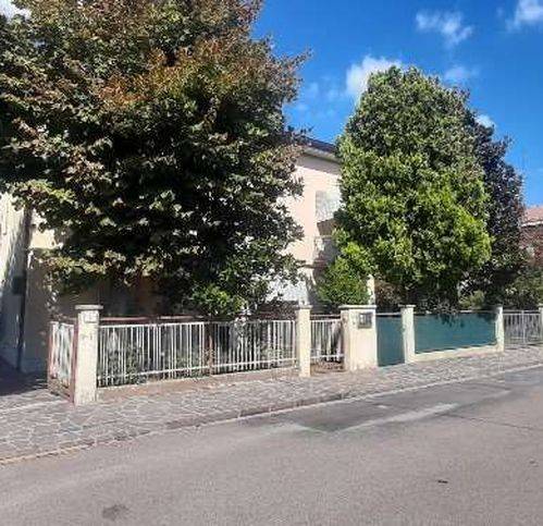 Квартира с 3 спальнями в Карпи, Италия № 217143