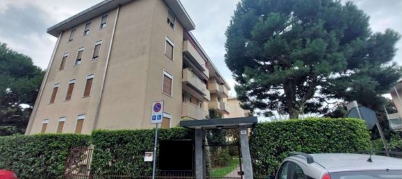 Apartamento de 3 habitaciónes en Gallarate, Italy No. 185071 2