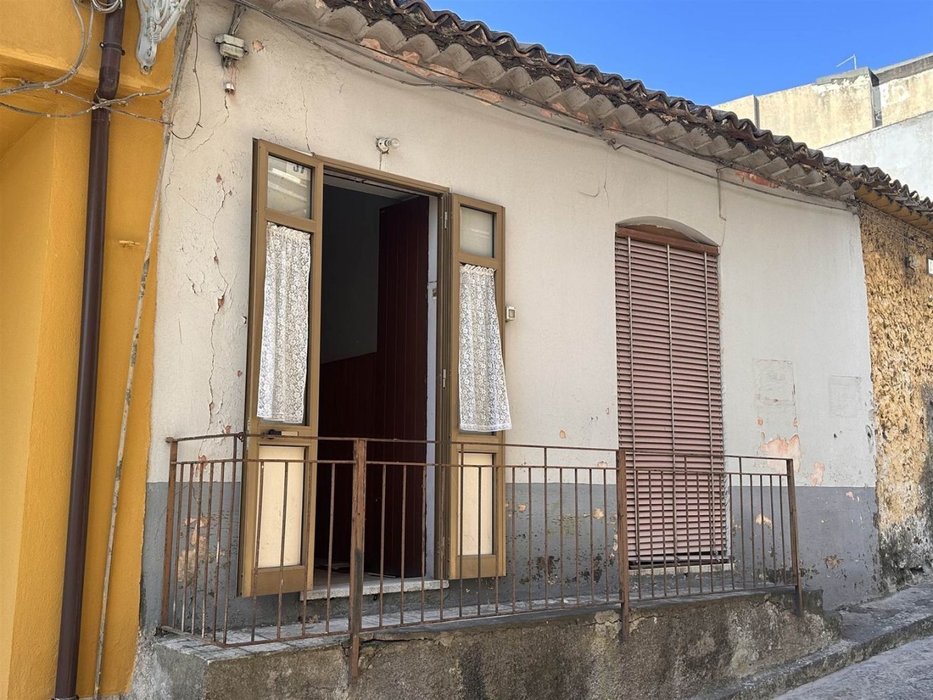 2 bedrooms House in Misterbianco, Italy No. 391669