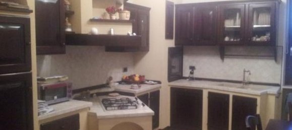 5 rooms Apartment in Potenza, Italy No. 253987 4