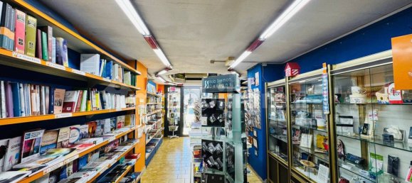 3 rooms Commercial property in Naples, Italy No. 285772 3