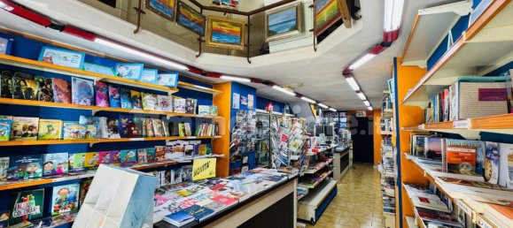 3 rooms Commercial property in Naples, Italy No. 285772 5