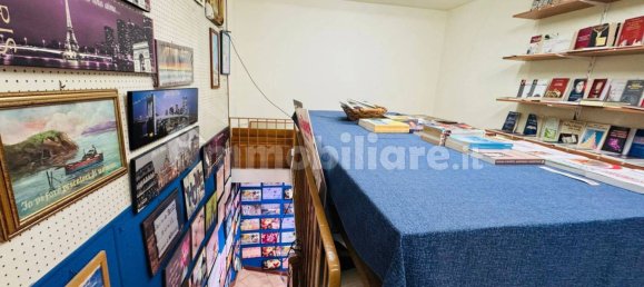 3 rooms Commercial property in Naples, Italy No. 285772 11