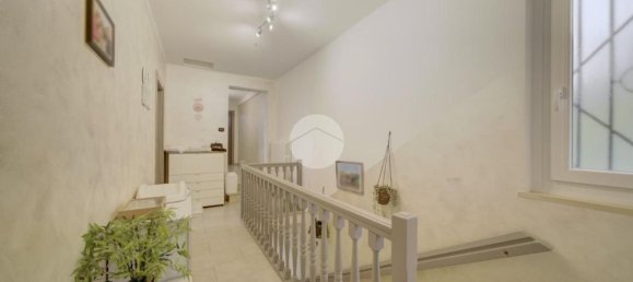 6-Zimmer Haus in Rivoli, Italy, Nr. 163223 24