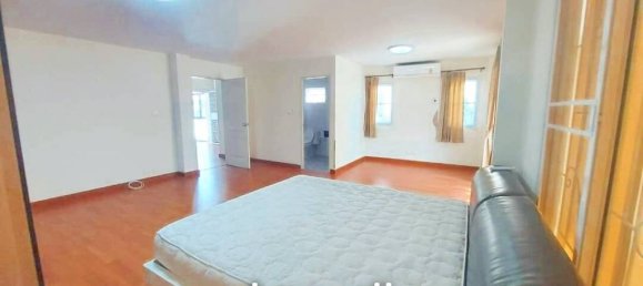 4 bedrooms Bungalow in Bangkok, Thailand No. 14796 9