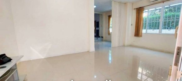 4 bedrooms Bungalow in Bangkok, Thailand No. 14796 7