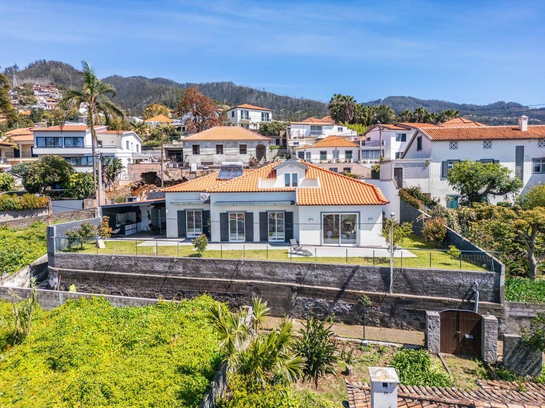3 bedrooms Villa in Funchal, Portugal No. 136380