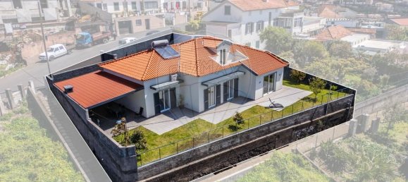 3 bedrooms Villa in Funchal, Portugal No. 136380 2