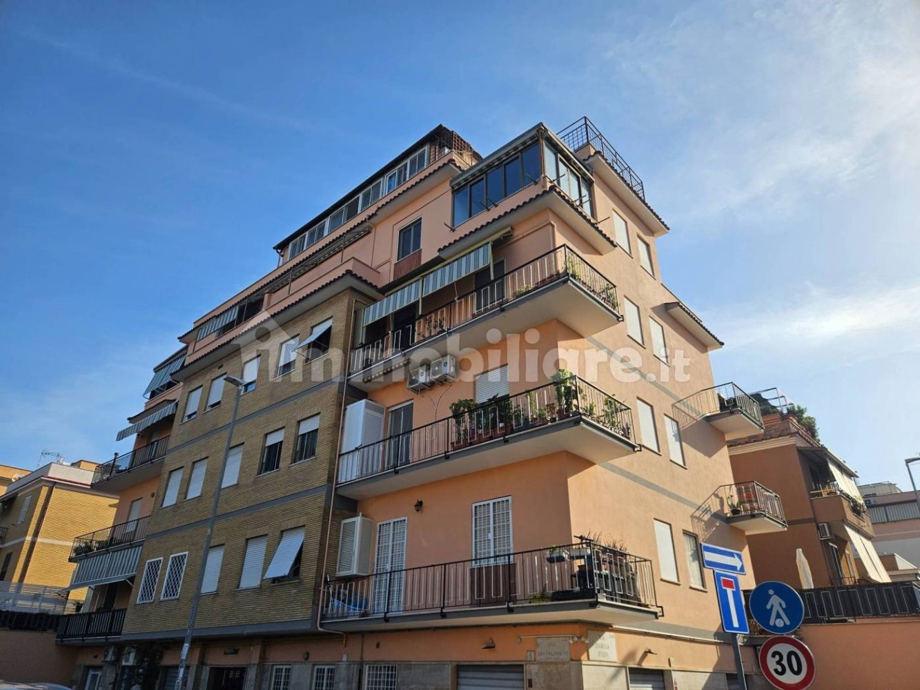 1 bedroom Apartment in Rome, Italy No. 375319